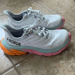 hoka shoes size 7 women’s